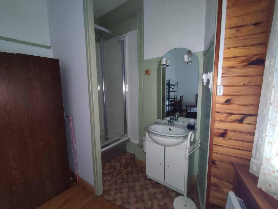 Le Nid Douillet Boheme Linge Fourni Apartamento La Bourboule Exterior foto